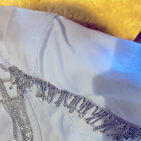 Brand New!! White Denim Rhinestone Fringed Trimmed Denim Jacket - Picture 4 of 8